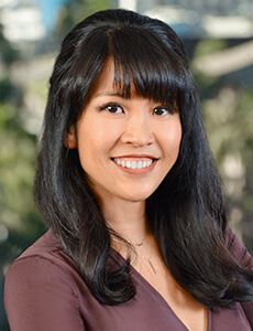 naomi baria headshot